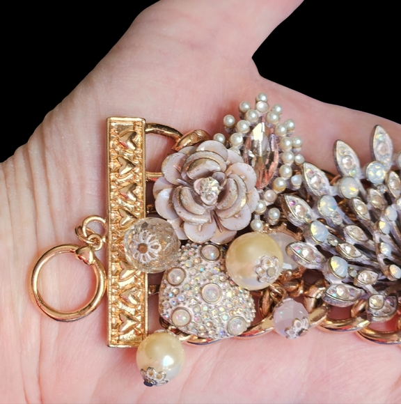 💀🦚Betsey "PINKTINA Collection Skull Peacock Bracelet A-B stones - NWT🦚💀 - Picture 9 of 15